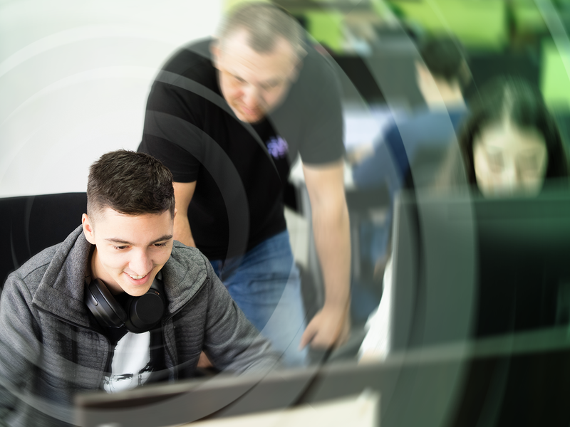 Centric_Stagiipebune_2024_CareerSiteBanner_01 (1).png