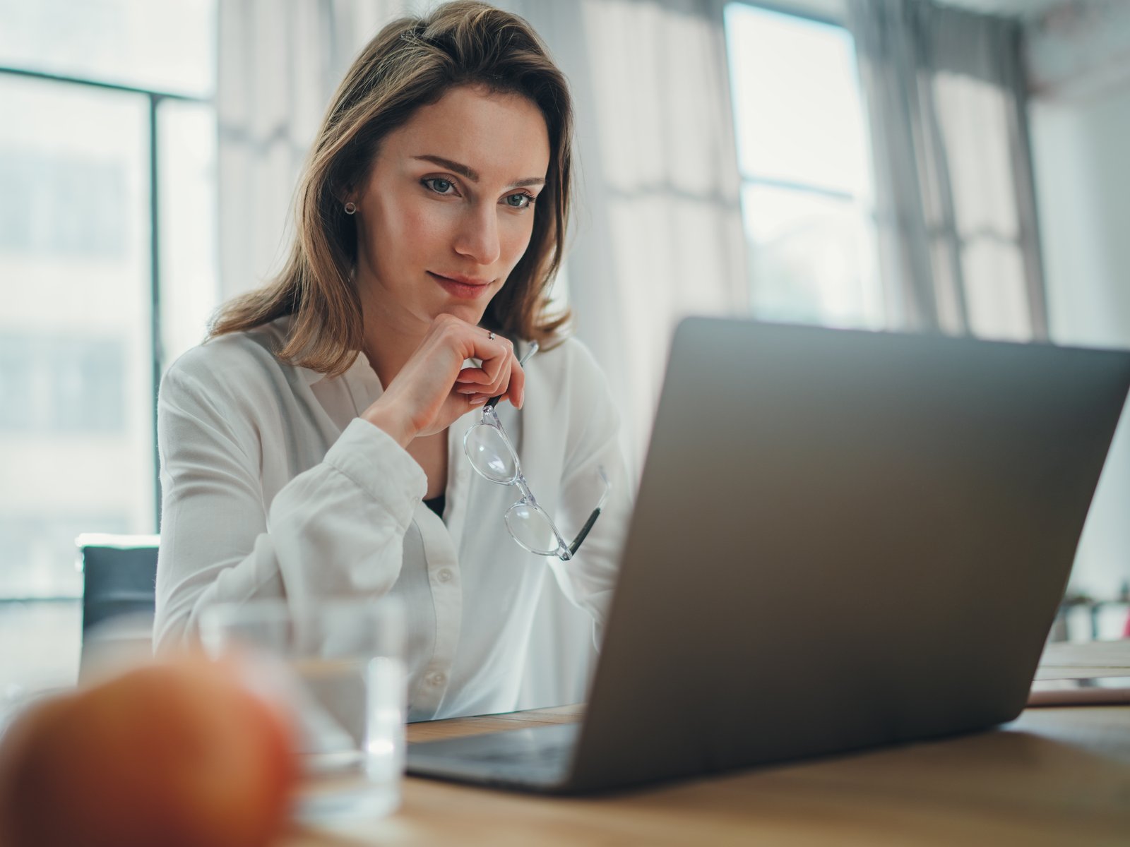 Finance_2_Laptop_Vrouw.jpg
