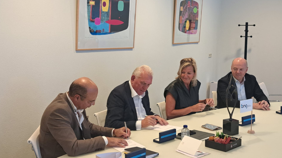 Foto social media en onderaan bericht
