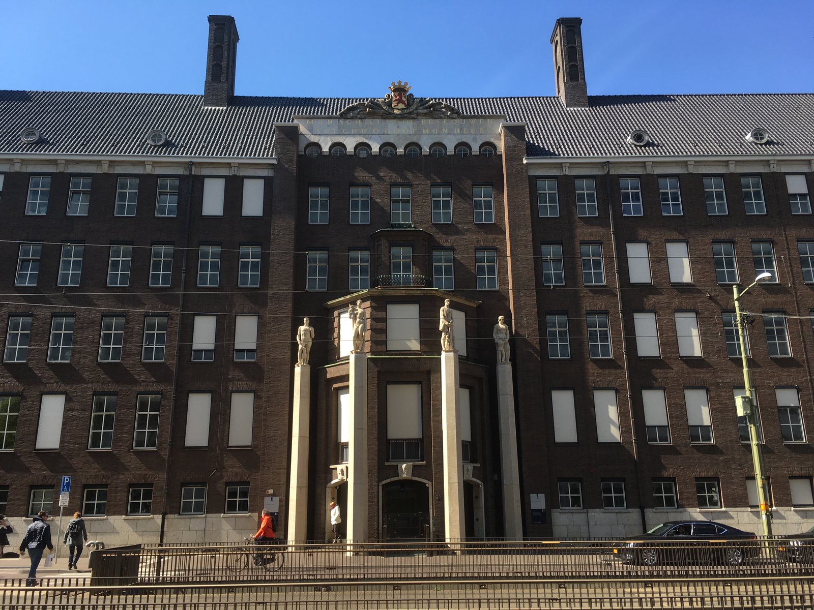 Ministerie_van_Defensie,_Kalvermarkt_32,_Den_Haag_(2019)_01.jpg