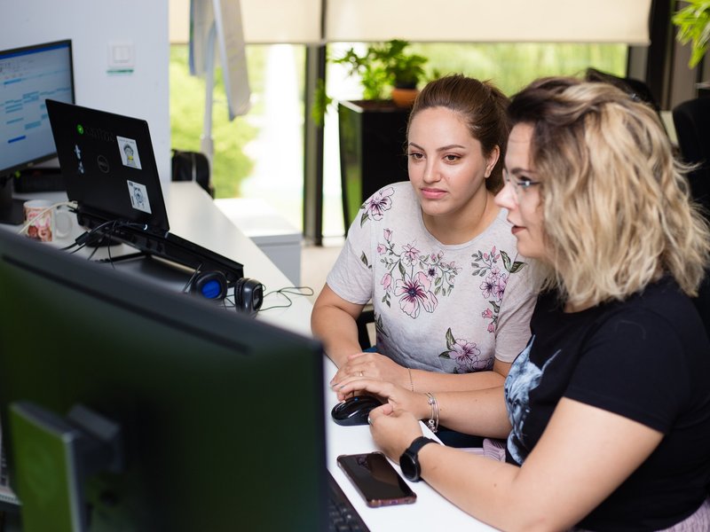 Centric Iasi developer and tester working together at a computer